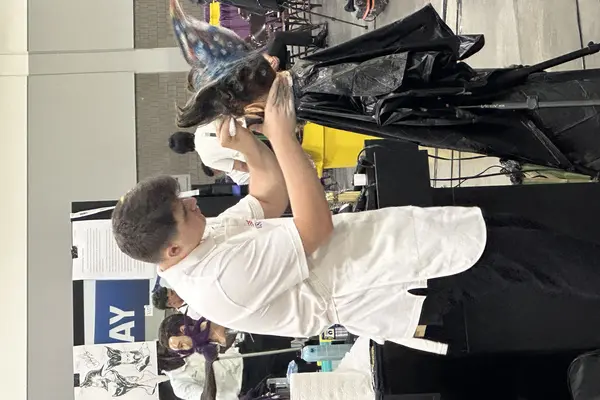 Cosmetology student working in Studion 113 