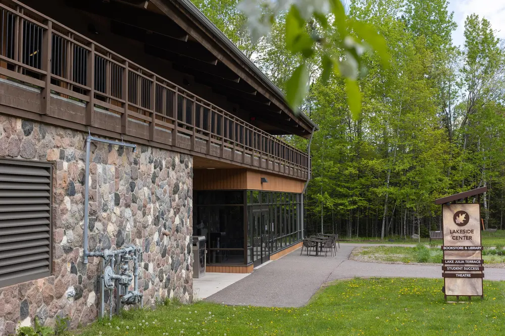 spring photo of front of lakeside center building