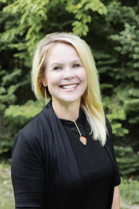 Lisa Young Headshot